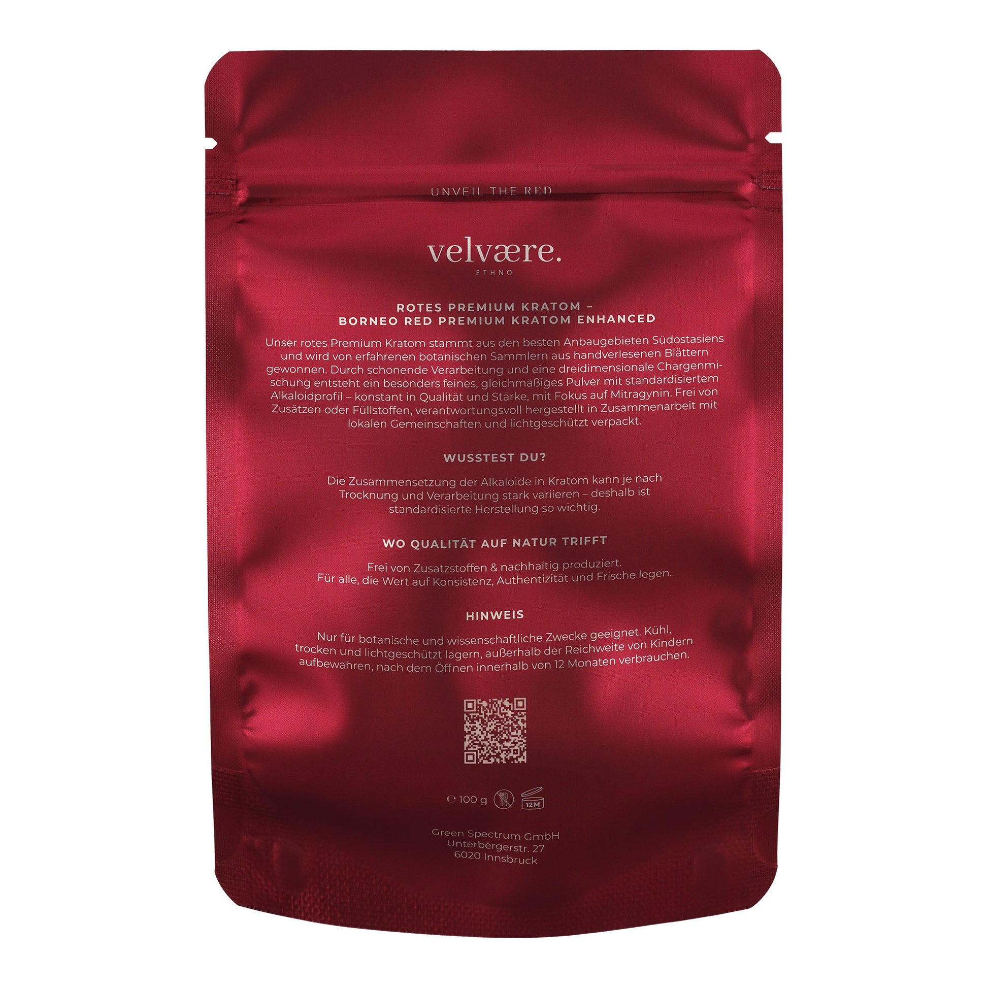 Rückseite der Velvaere Bali Red Premium Kratom Enhanced Verpackung – Produktinformationen, Anwendungshinweise und Qualitätsmerkmale auf roter Verpackung